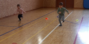 Děti cvičí se sokolíkem Pepíkem - 1637433450_20211118_101544.jpg