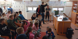 Hudební výchova za oponou - 1743873360_1000012083.jpg