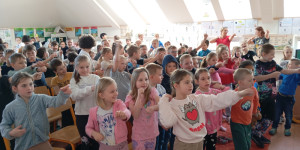 Hudební výchova za oponou - 1743873482_1000012111.jpg
