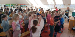 Hudební výchova za oponou - 1743873630_1000012138.jpg