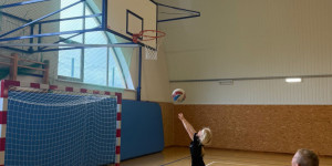 Se sokolíkem v tělocvičně - 1747764820_0e0b2a7f-5bed-4c23-bd4d-a6867b7f2f81.jpeg